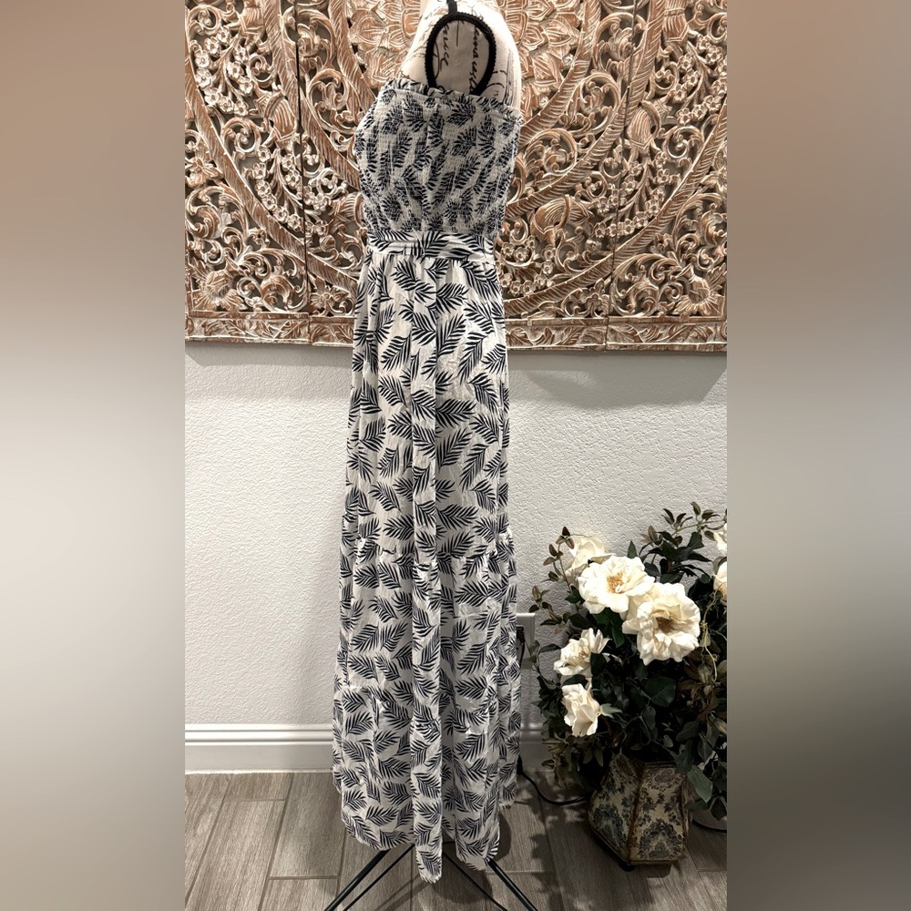 ee:some White & Navy Blue Palm Print Tiered Skirt Smocked Strapless Maxi Dress - Picture 7 of 14